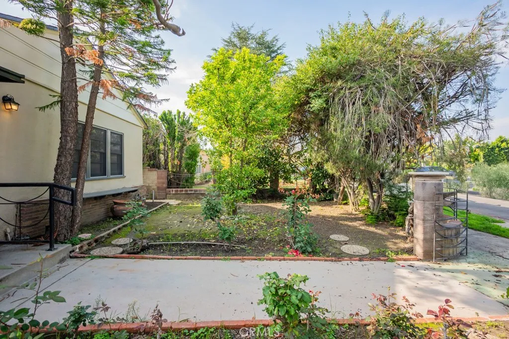 Additional image 125 of 12500 Martha St, Valley Village, CA 91607