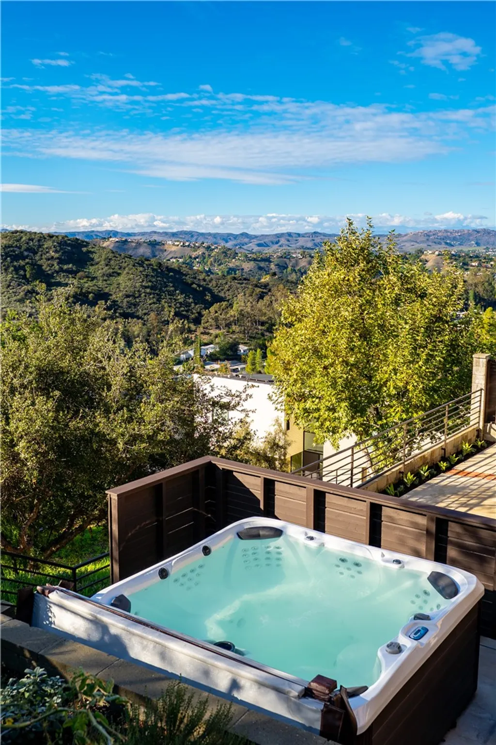 Additional image 25 of 23722 Summit Dr, Calabasas, CA 91302