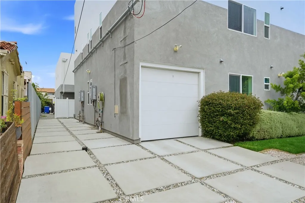 Additional image 35 of 6919 S Menlo, Los Angeles, CA 90044