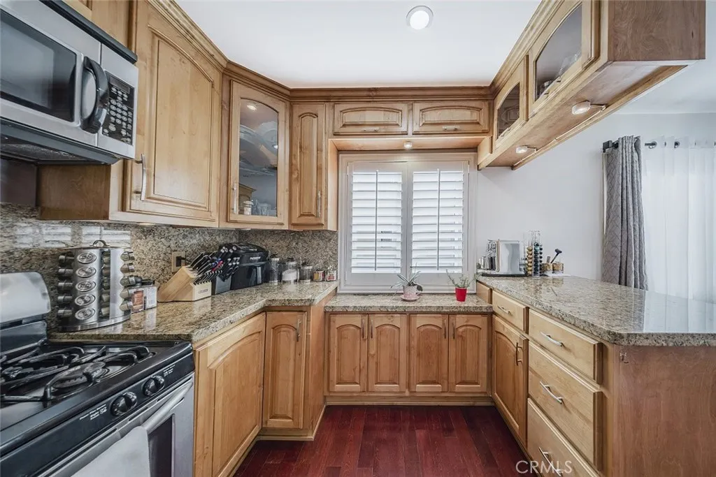 Additional image 13 of 9775 Via Roma, Burbank, CA 91504