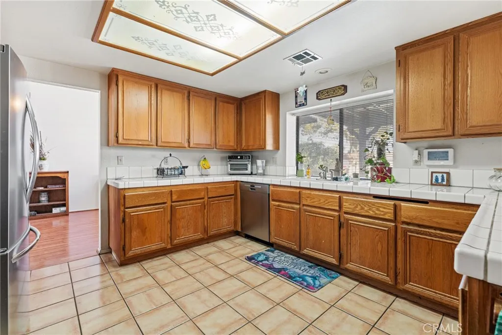 Additional image 10 of 2323 Golden Ln, Lancaster, CA 93536