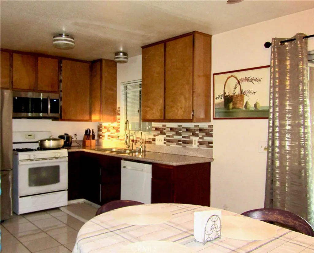 Additional image 6 of 10687 Maple Ave, Hesperia, CA 92345