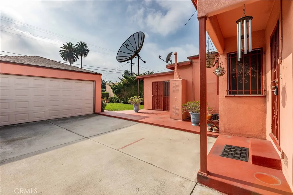 Additional image 39 of 2040 W 82nd Street, Los Angeles, CA 90047