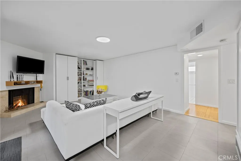 Additional image 2 of 14960 Victory Unit 102, Van Nuys, CA 91411