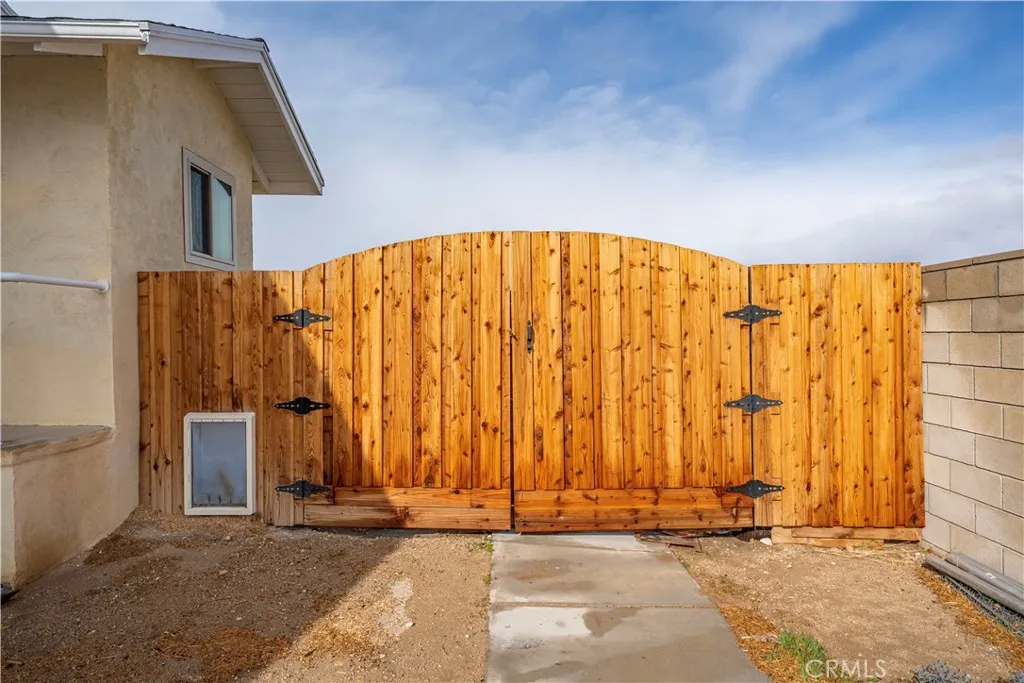 Additional image 10 of 9404 Mesa Rd, Lucerne Valley, CA 92356