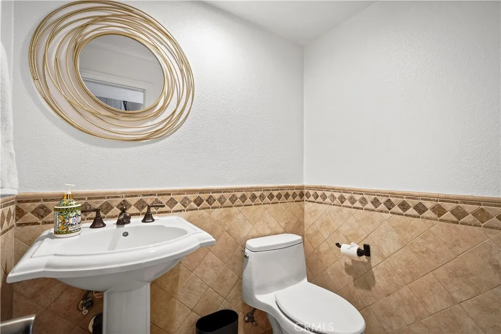 Additional image 8 of 18409 Collins Street Unit D, Tarzana, CA 91356