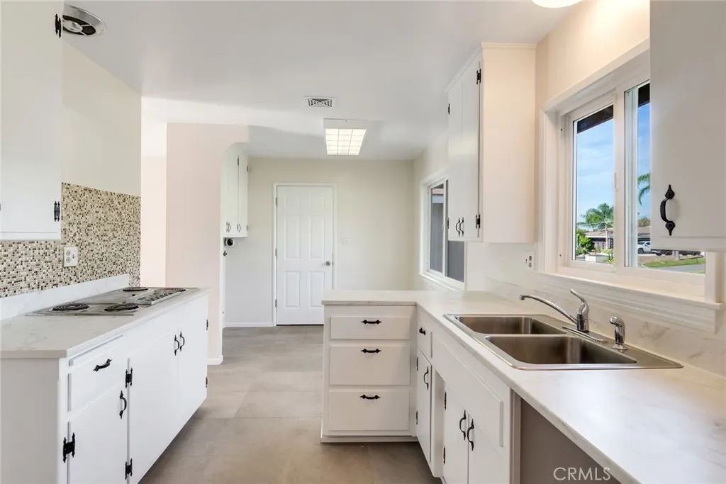 Additional image 11 of 194 W Blaine Street, Riverside, CA 92507