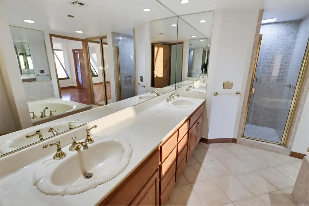 Additional image 40 of 230 W Laurel Street Unit 502, San Diego, CA 92101