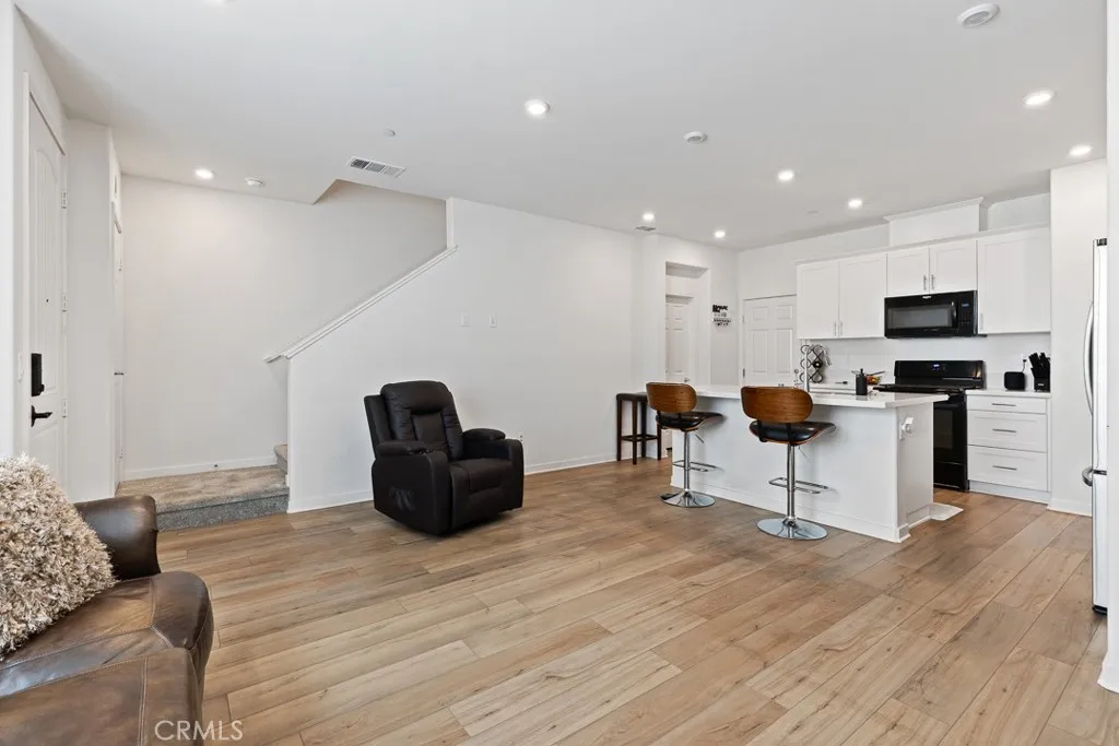 Additional image 32 of 975 W Clover Ave, Rialto, CA 92376