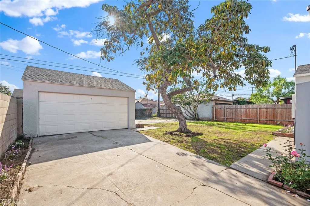 Additional image 31 of 924 W Almond Street, Compton, CA 90220