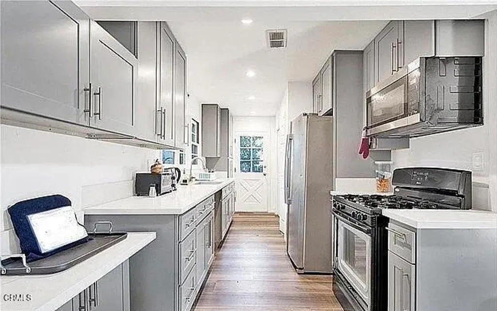 Additional image 10 of 5701 Corbin Avenue, Tarzana, CA 91356