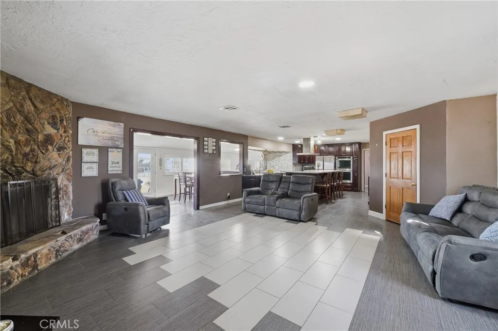 Additional image 11 of 10080 Deep Creek Rd, Apple Valley, CA 92308