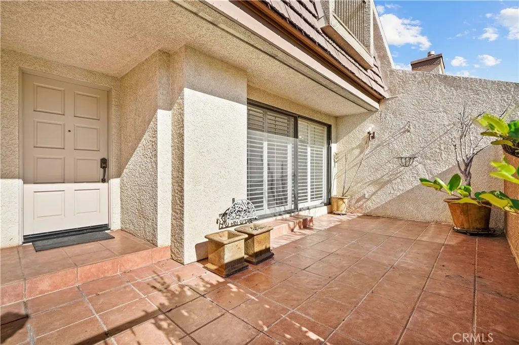 Additional image 2 of 18409 Collins Street Unit D, Tarzana, CA 91356