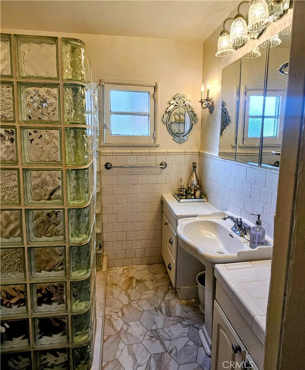 Additional image 11 of 1005 W Roses Rd, San Gabriel, CA 91775