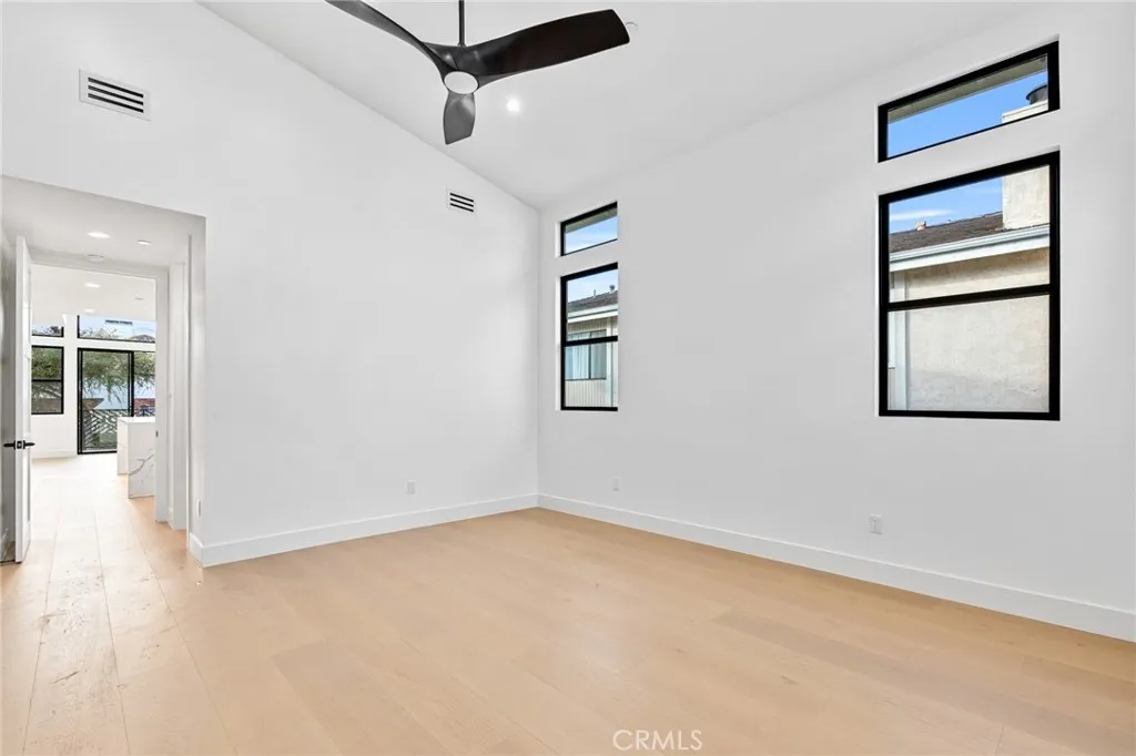 Additional image 16 of 110 S Irena Avenue Unit A, Redondo Beach, CA 90277