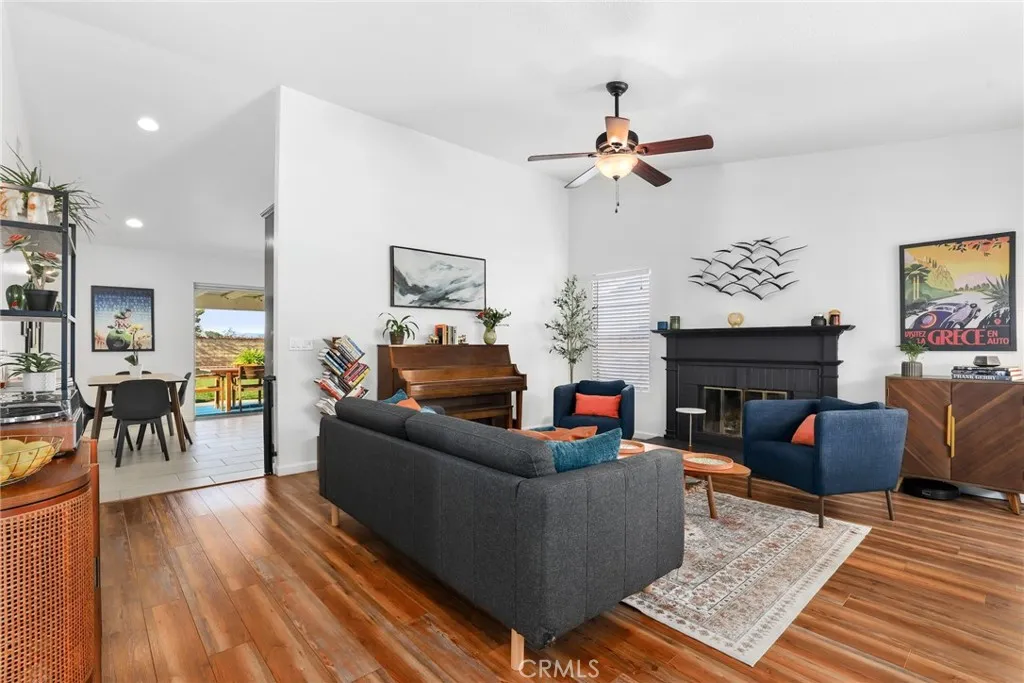 Additional image 30 of 27819 Sumner Ave, Saugus, CA 91350