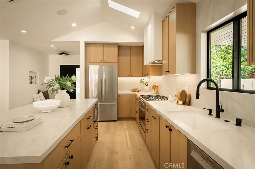 Additional image 8 of 5444 Morella Ave, Valley Village, CA 91607