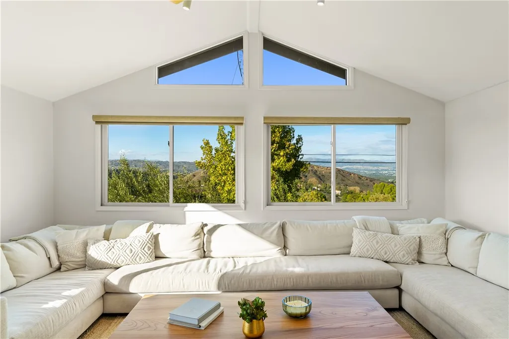 Additional image 9 of 23722 Summit Dr, Calabasas, CA 91302