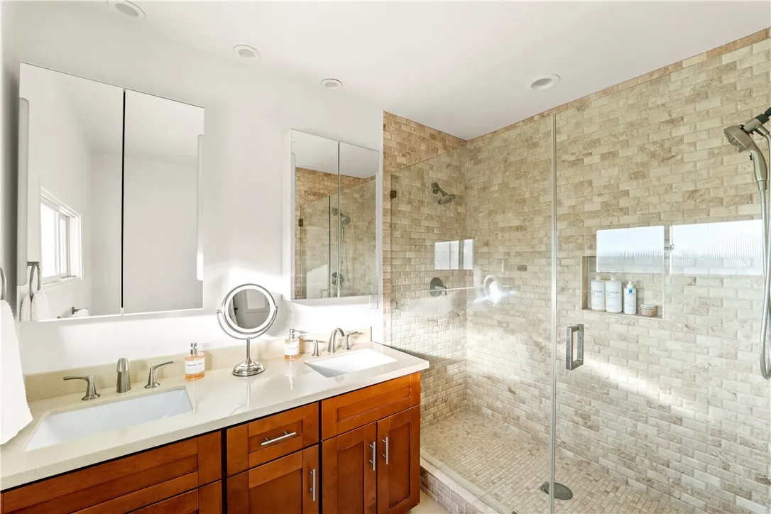 Additional image 47 of 23722 Summit Dr, Calabasas, CA 91302