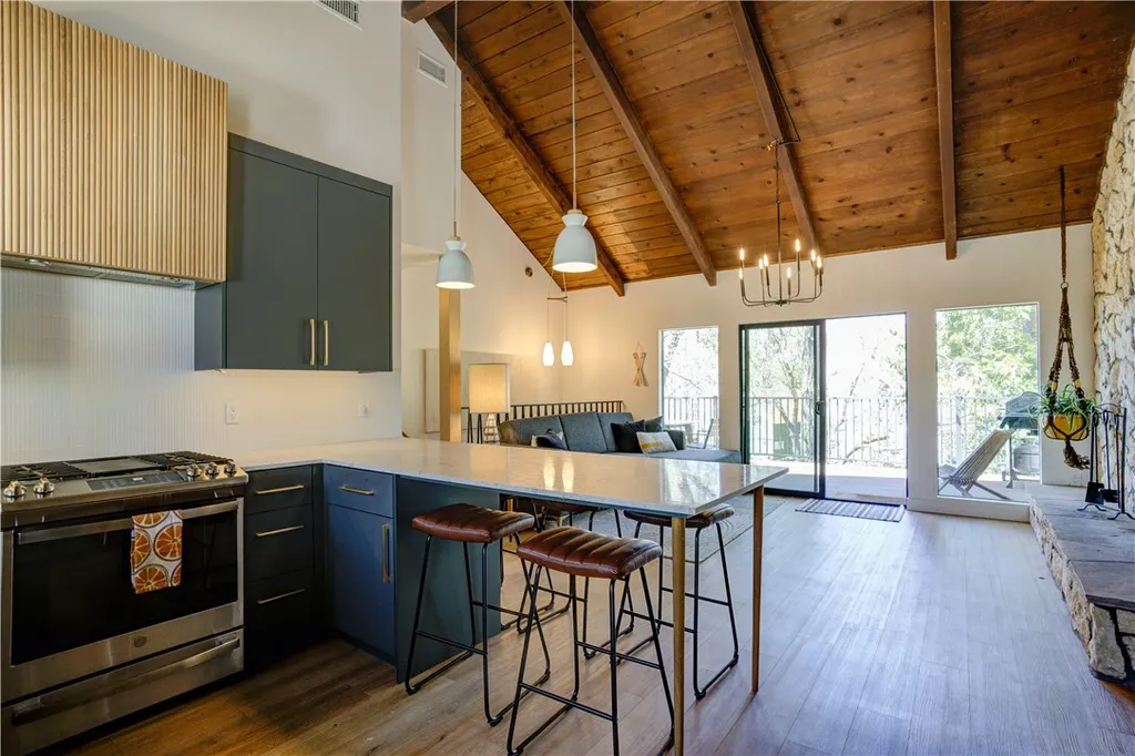 Additional image 7 of 1032 Grass Valley Rd, Lake Arrowhead, CA 92352