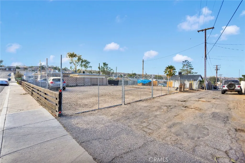 Additional image 54 of 112 May Ave, Barstow, CA 92301