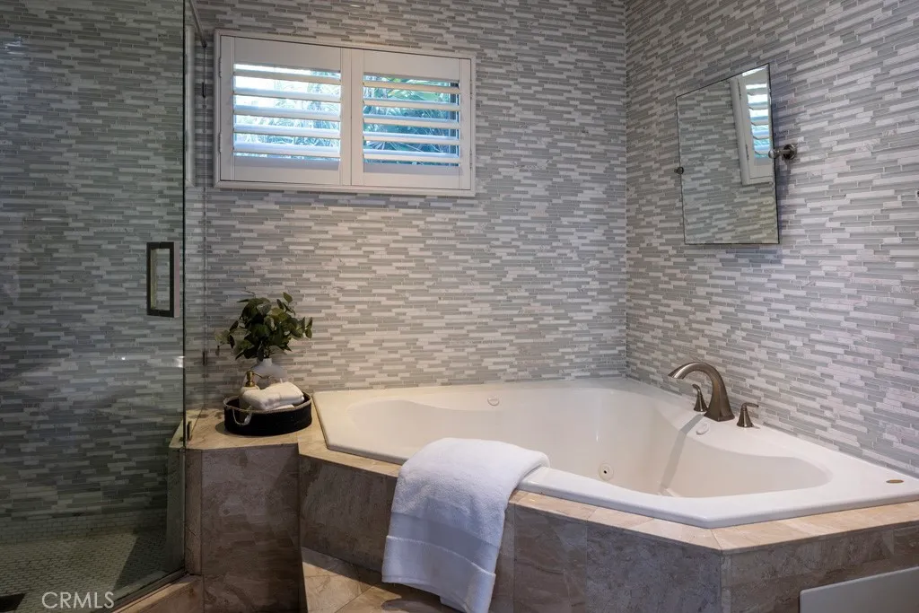 Additional image 17 of 401 Holmwood Dr, Newport Beach, CA 92663