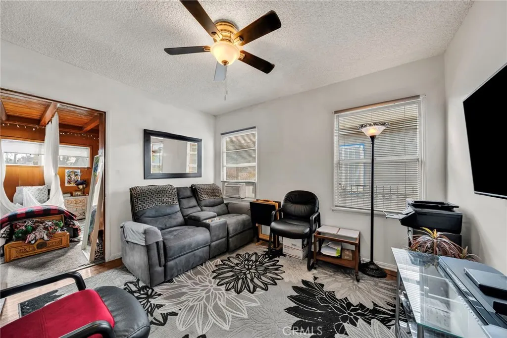 Additional image 13 of 1410 W School St, Compton, CA 90220