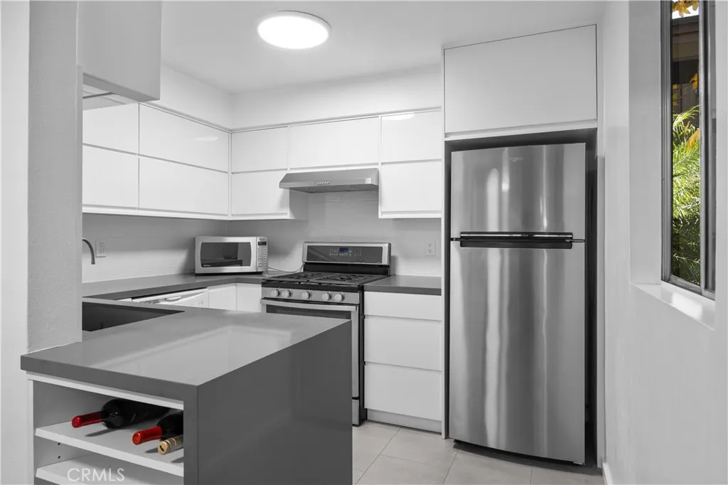 Additional image 10 of 14960 Victory Unit 102, Van Nuys, CA 91411