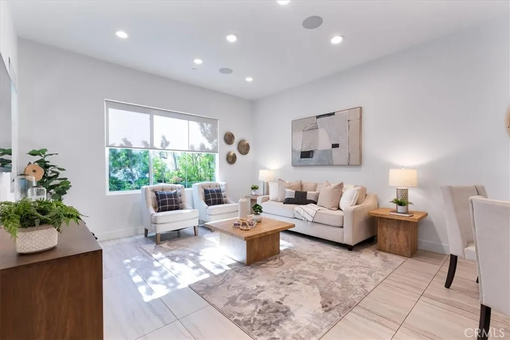 209 Paramount, Irvine, CA 92618 photo 4