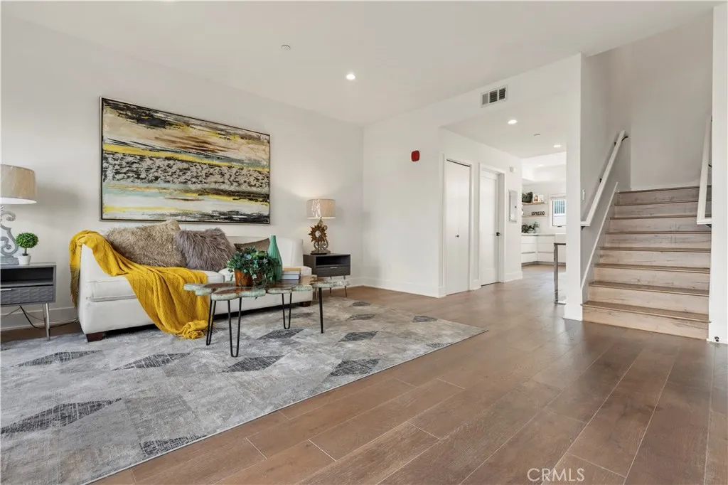 Additional image 6 of 288 S Oakland Ave Unit 211, Pasadena, CA 91101