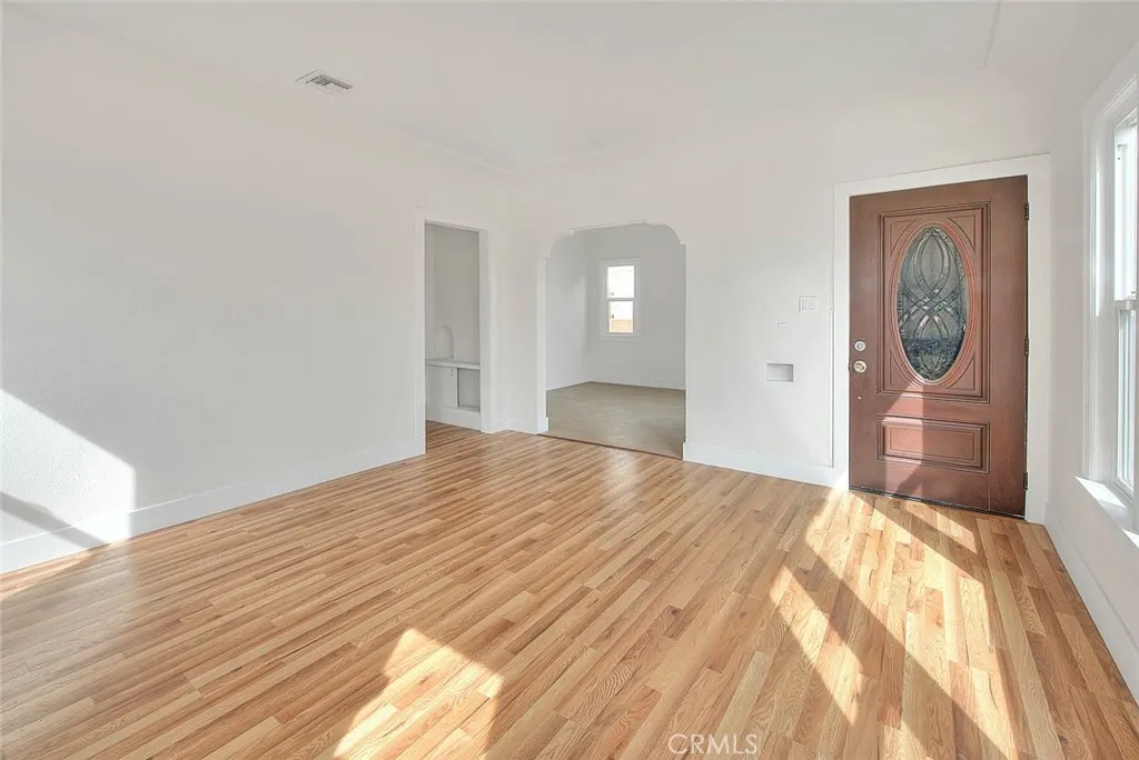 Additional image 15 of 547 W 106th St, Los Angeles, CA 90044