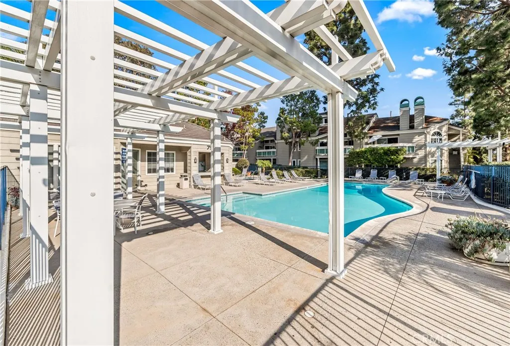 19481 Pompano Ln Unit 110, Huntington Beach, CA 92648