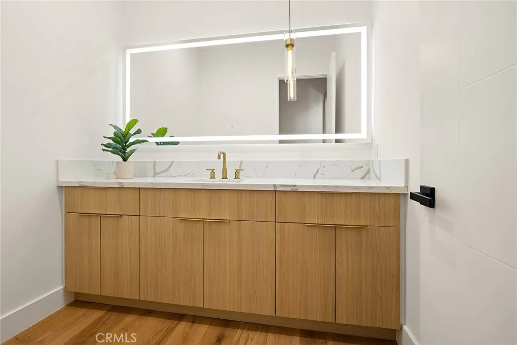 Additional image 103 of 5750 Stansbury Avenue, Sherman Oaks, CA 91401