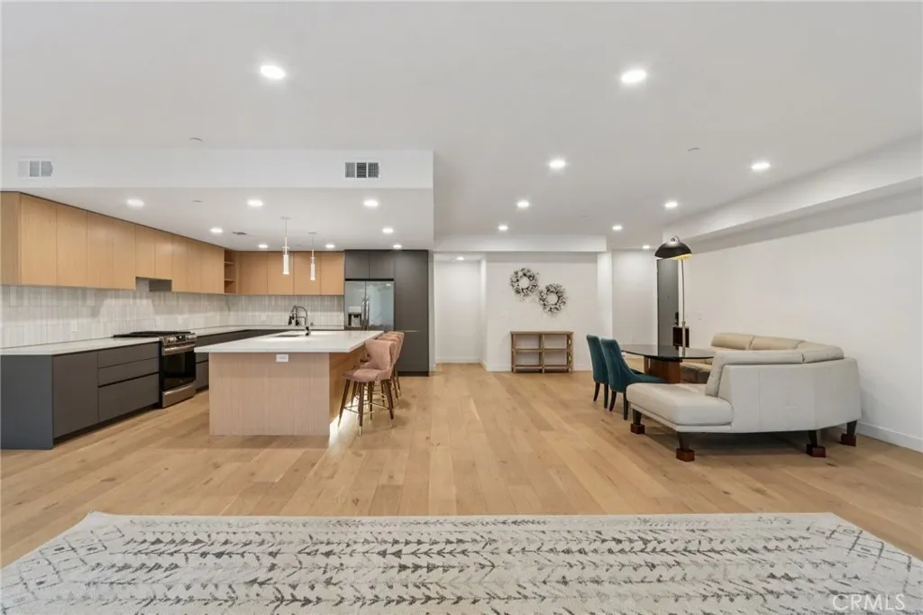 Additional image 3 of 5110 Whitsett Avenue Unit 105, Valley Village, CA 91607