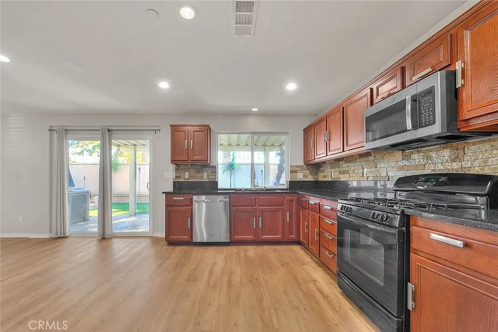 Additional image 58 of 8043 Jamestown Cir, Fontana, CA 92336