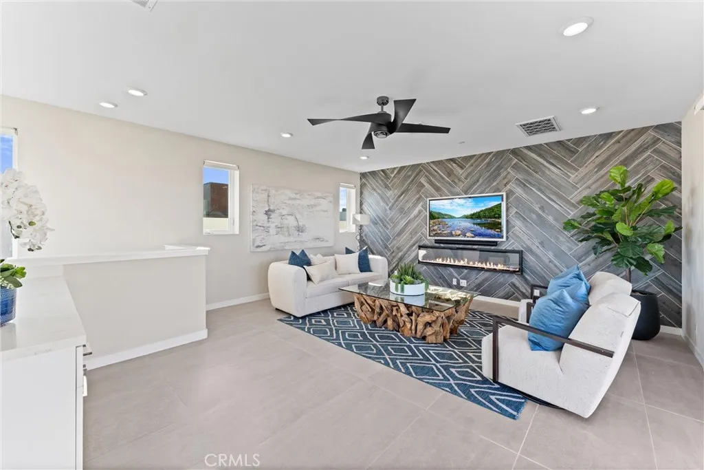 Additional image 92 of 419 Transport, Tustin, CA 92782