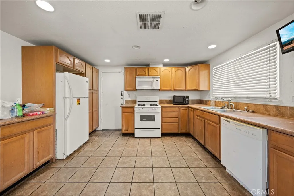 Additional image 9 of 37863 17th St E, Palmdale, CA 93550