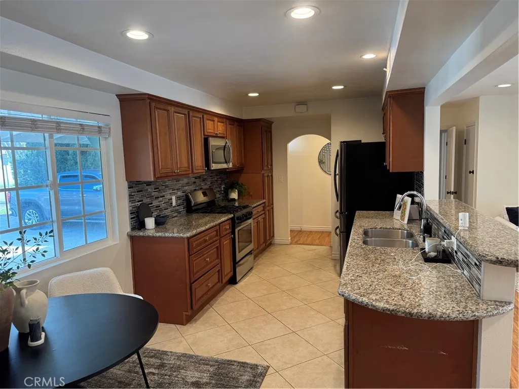 Additional image 33 of 2437 Fordham Dr, Costa Mesa, CA 92626