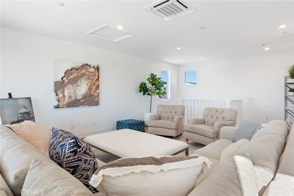 Additional image 102 of 408 Treble, Irvine, CA 92618