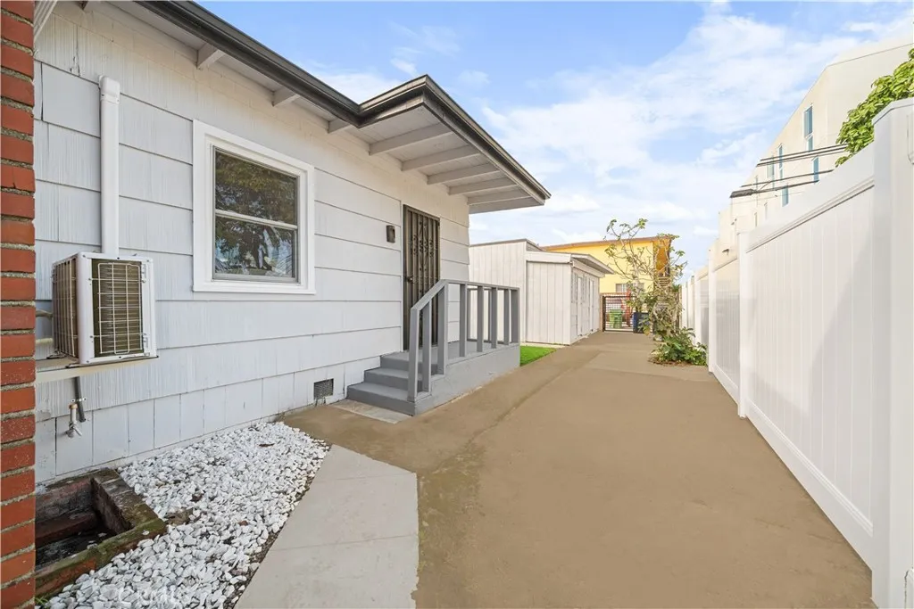 Additional image 72 of 713 Flower Ave, Venice, CA 90291