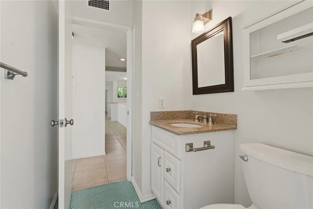 Additional image 13 of 22117 Burbank Boulevard Unit 7, Woodland Hills, CA 91367