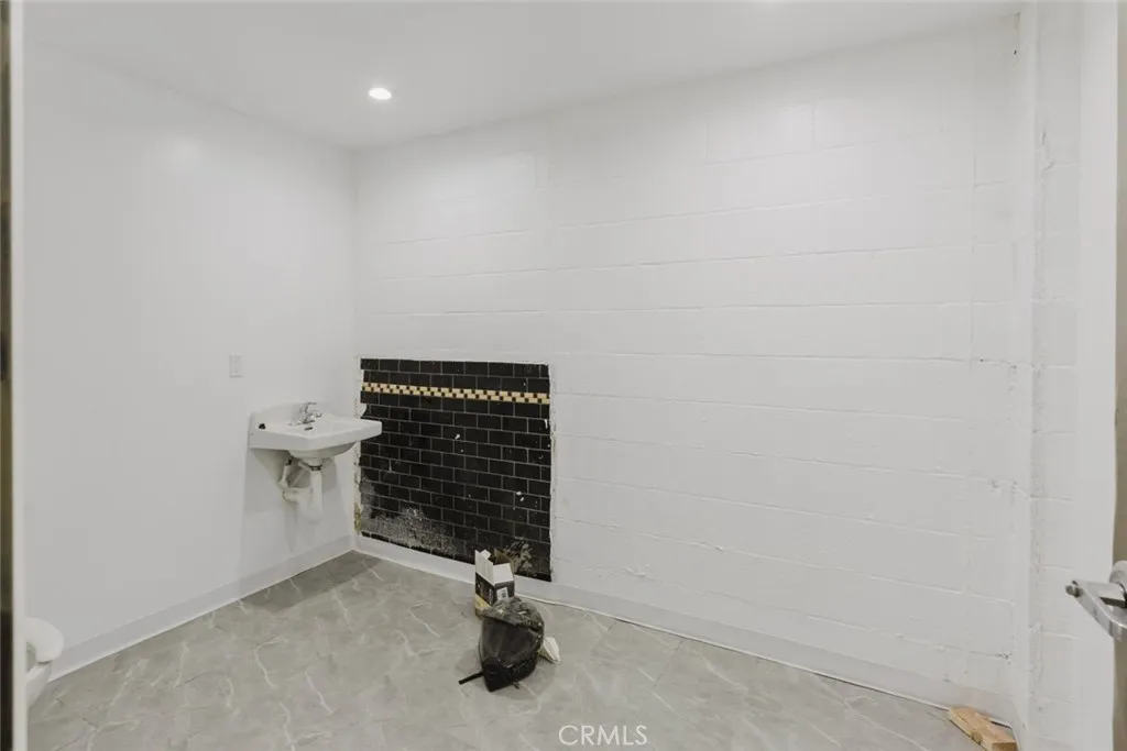 Additional image 9 of 965 E 31st Street, Los Angeles, CA 90011