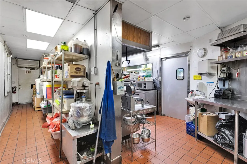 Additional image 21 of 14096 Green Tree Boulevard, Victorville, CA 92395