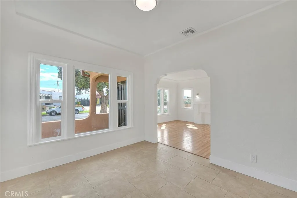 Additional image 21 of 547 W 106th St, Los Angeles, CA 90044