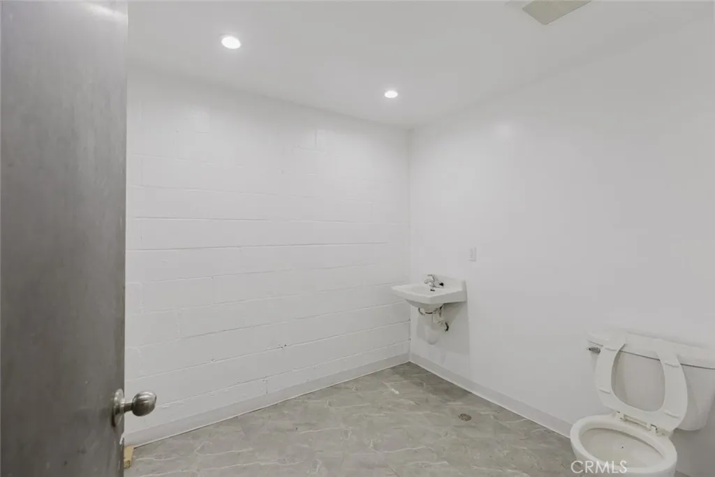 Additional image 8 of 965 E 31st Street, Los Angeles, CA 90011