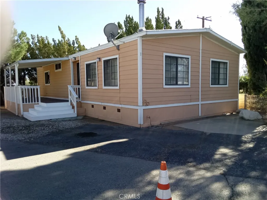 Additional image 2 of 21922 Ottowa Road Unit 1, Apple Valley, CA 92308