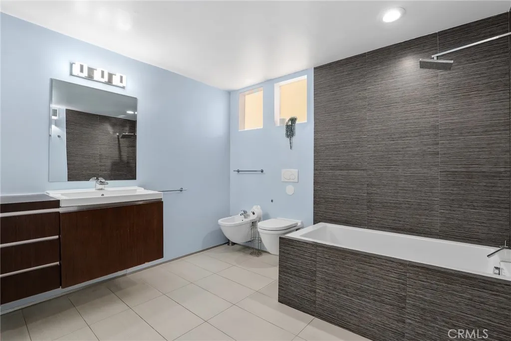 Additional image 22 of 5675 Spreading Oak Drive, Los Angeles, CA 90068