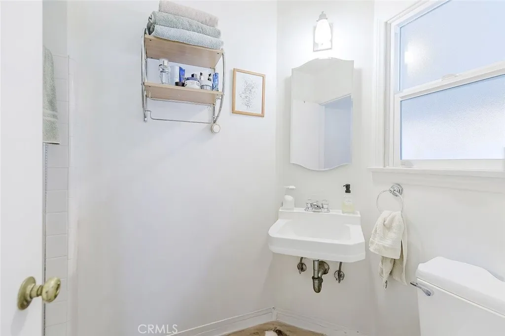 Additional image 9 of 15439 Hart Street, Van Nuys, CA 91406