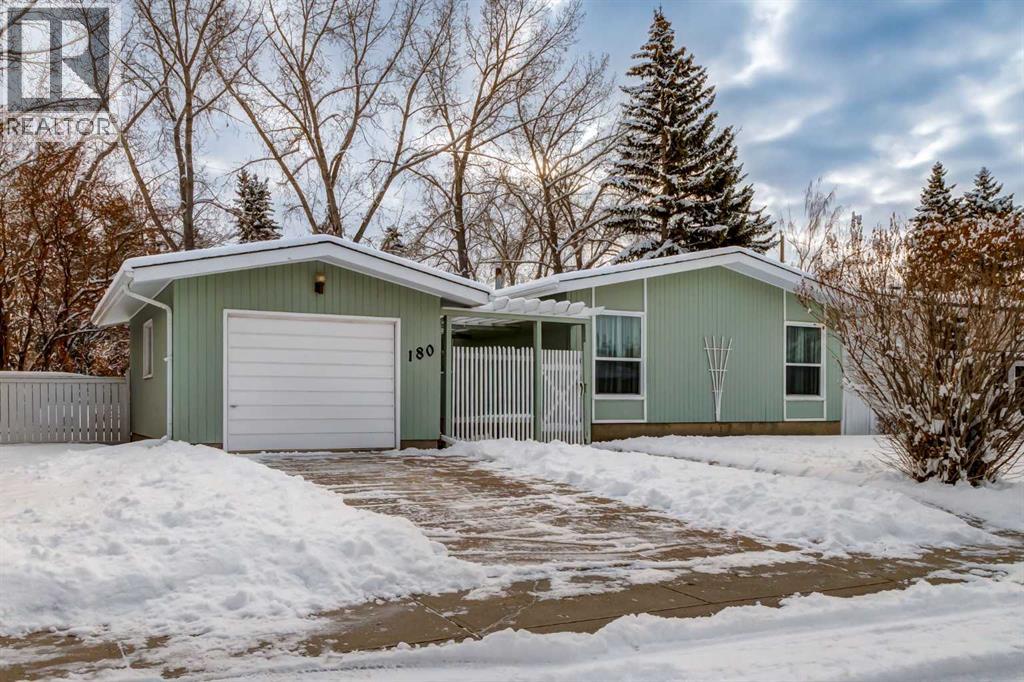 180 Maple Court Crescent SE|Calgary, Alberta T2J1W1