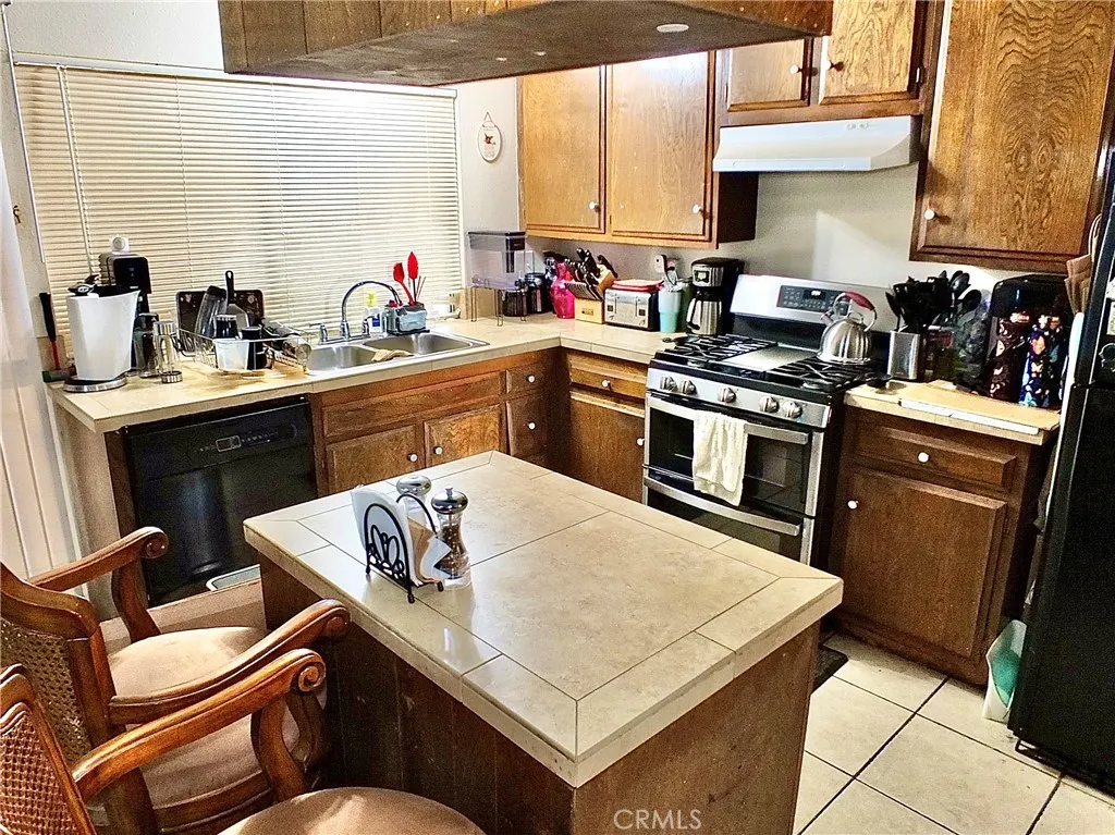 Additional image 12 of 1242 Sultan Cir, Carson, CA 90746